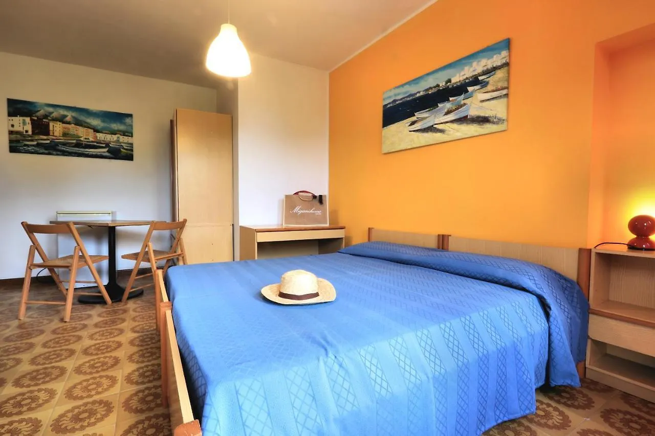 Testa Di Monaco - Basic Beach Accommodations Capo d'Orlando Hotel