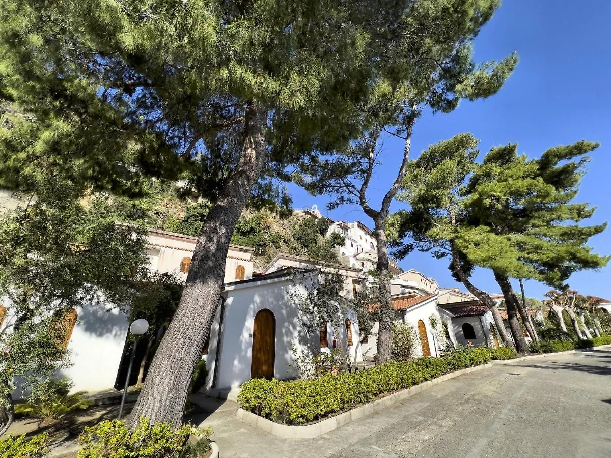 Testa Di Monaco - Basic Beach Accommodations Capo d'Orlando Italy