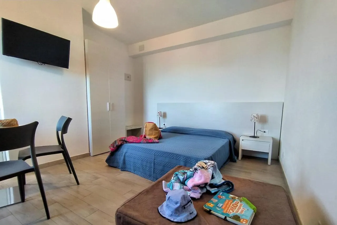 Hotel Testa Di Monaco - Basic Beach Accommodations Capo dʼOrlando