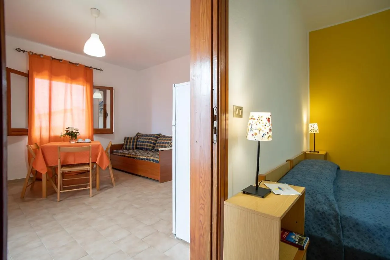 Testa Di Monaco - Basic Beach Accommodations Capo d'Orlando Italy