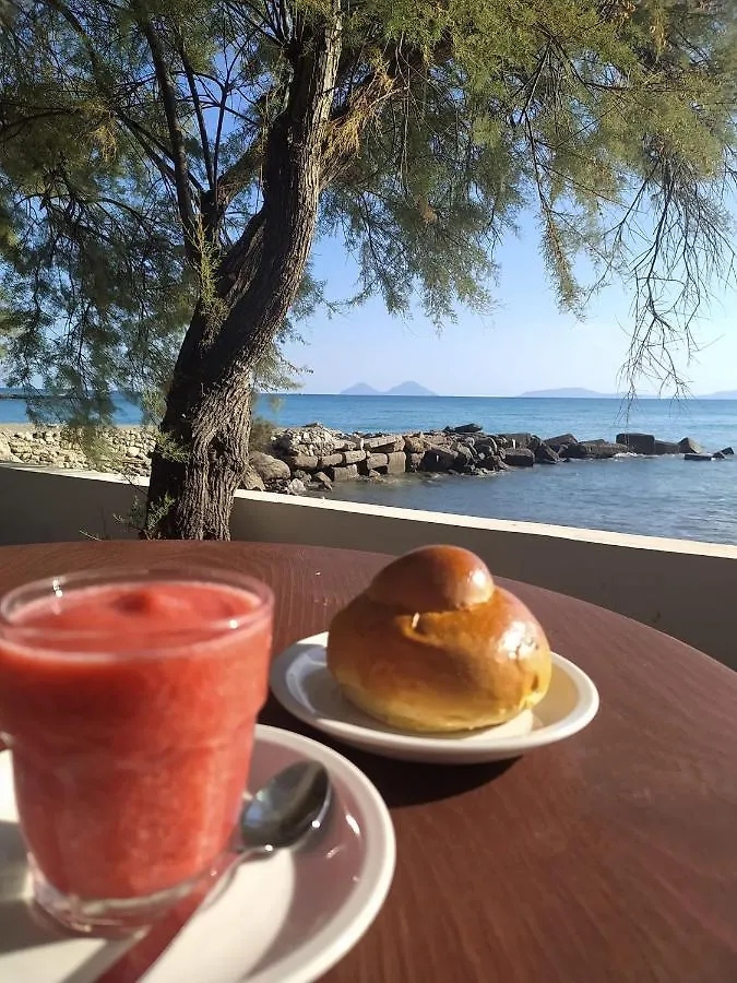 Testa Di Monaco - Basic Beach Accommodations Capo d'Orlando Italy